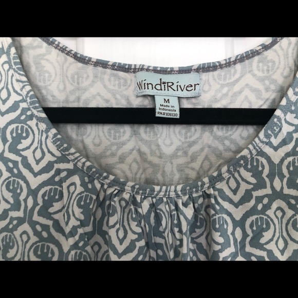 Soft cropped tank top - Picture 2 of 3